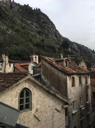 Гостевой дом Guesthouse Athos Котор Двухместный номер с 1 кроватью и собственной ванной комнатой вне номера-2